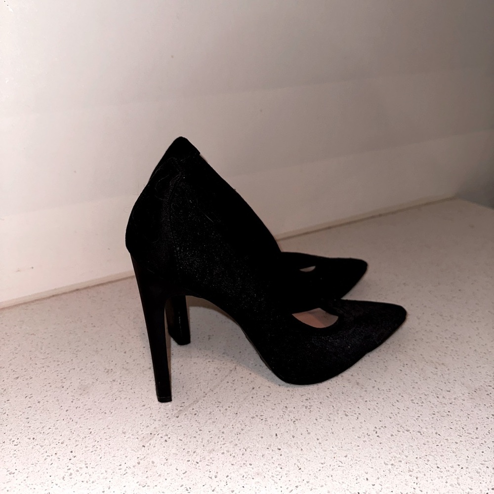 New sling black and laced heels